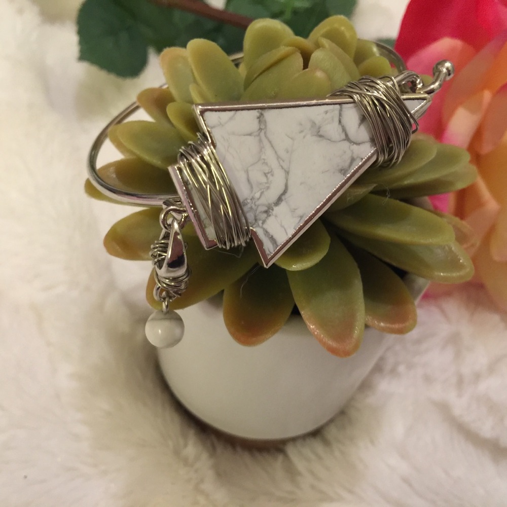 boho stone arrow wrapped in wire, clasp bangle